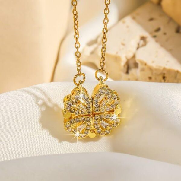 Magnetic Four-Leaf Clover Heart Necklace - Image 3